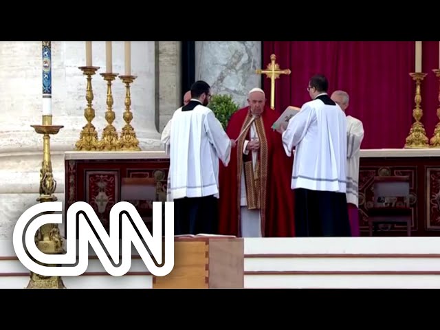 Fiéis Acampam No Vaticano Para Missa De Funeral Do Papa Francisco Fiéis Acampam No Vaticano Para Missa De Funeral Do Papa Francisco