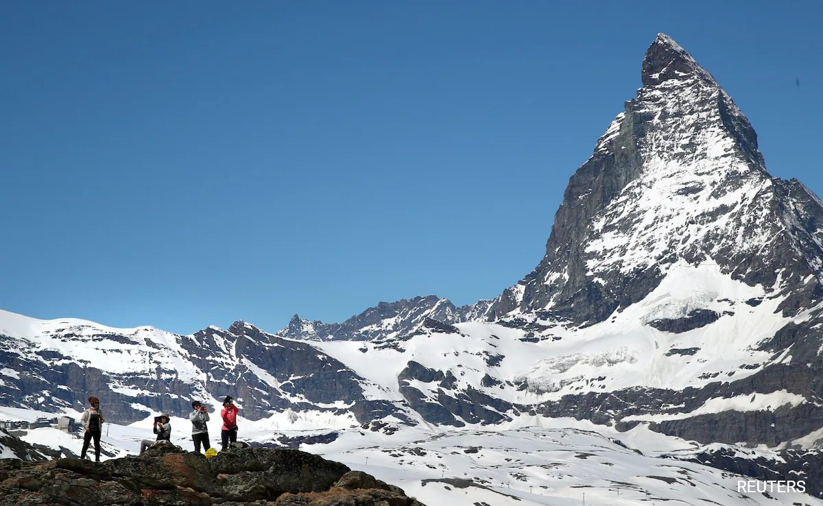 Five Skiers Dead Near Swiss Mountain: Tragedy Strikes Alps Five Skiers Dead Near Swiss Mountain: Tragedy Strikes Alps