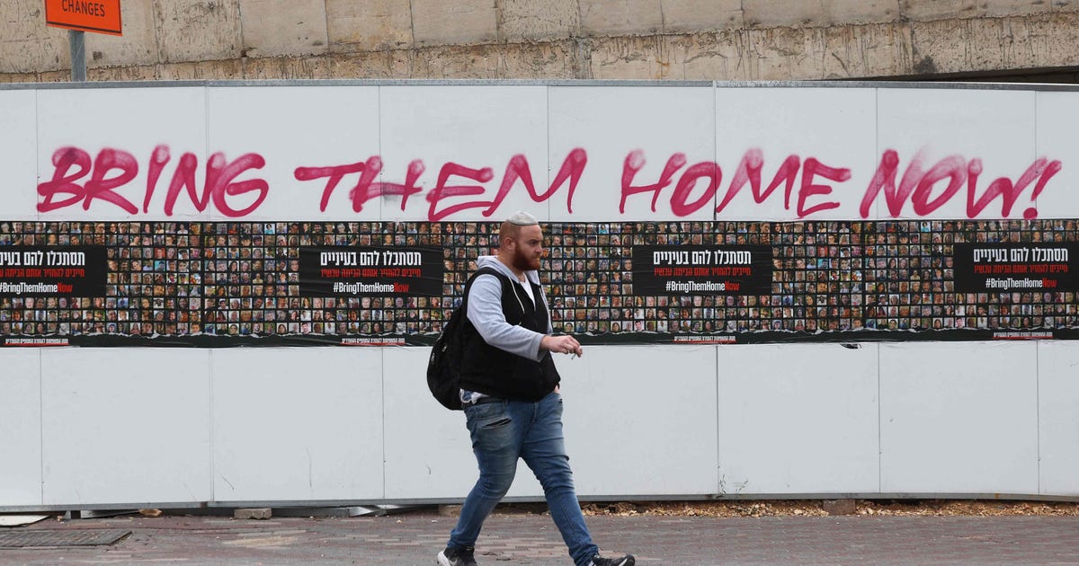 Former Israeli Female Soldiers Demand Gaza Prisoner Release