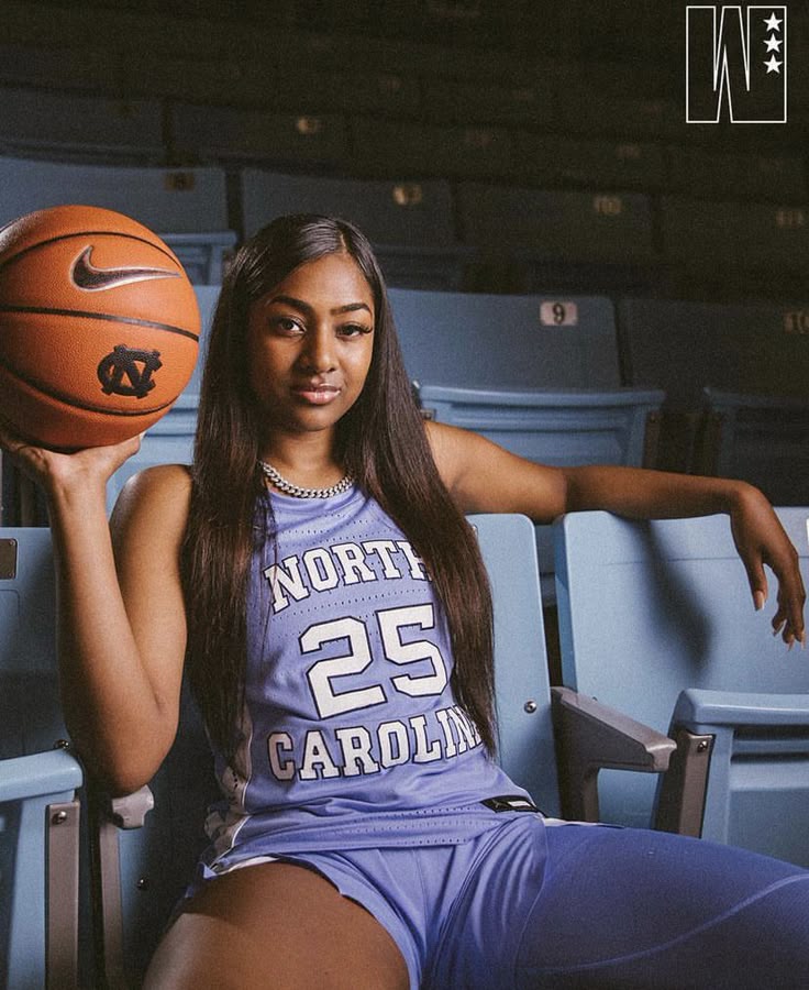 Former Oregon Duck Deja Kelly: Clutch Shot Secures Aces' Win Former Oregon Duck Deja Kelly: Clutch Shot Secures Aces' Win