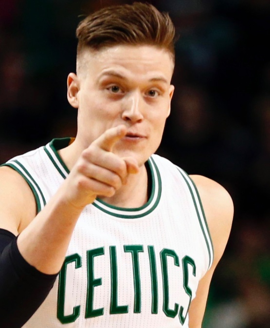 Frazier Flaunts Rings, Teases Today Show's Celtics Fan Dylan Dreyer Frazier Flaunts Rings, Teases Today Show's Celtics Fan Dylan Dreyer