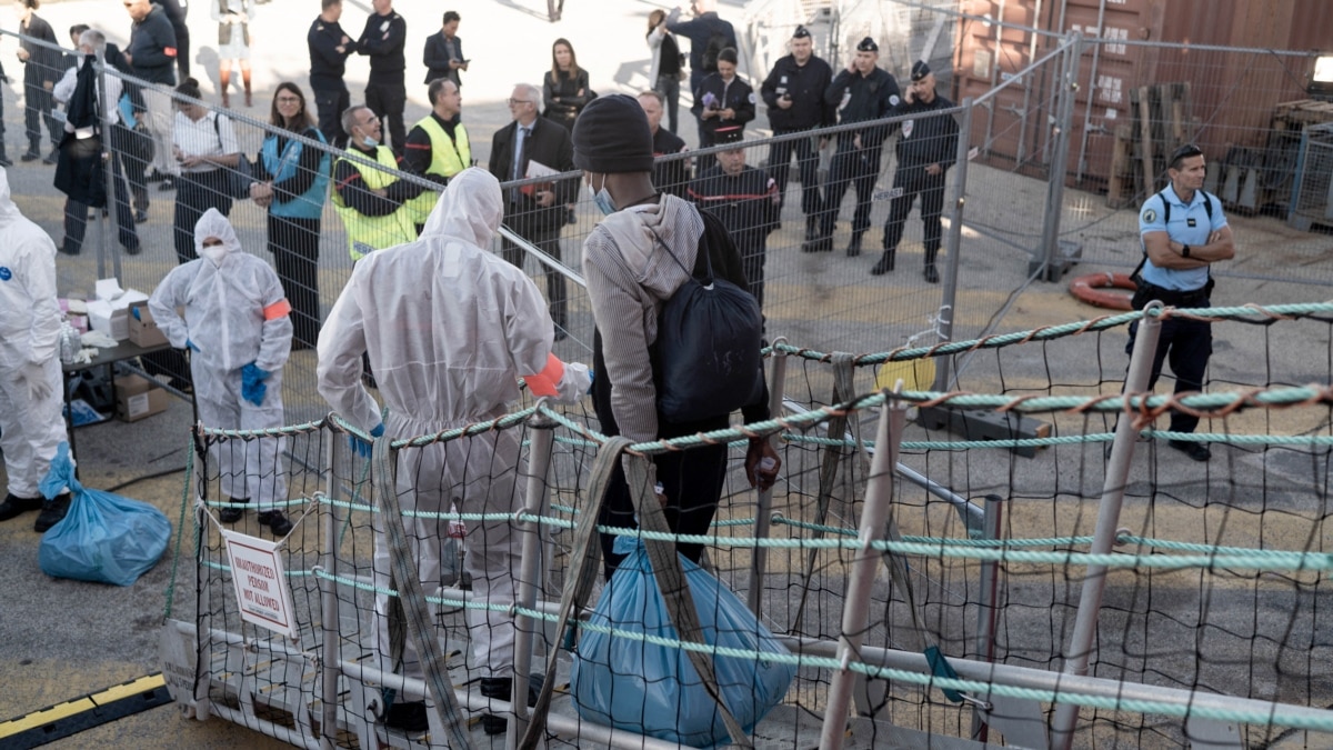 French Government's Migrant Deportation Plan Faces Backlash French Government's Migrant Deportation Plan Faces Backlash