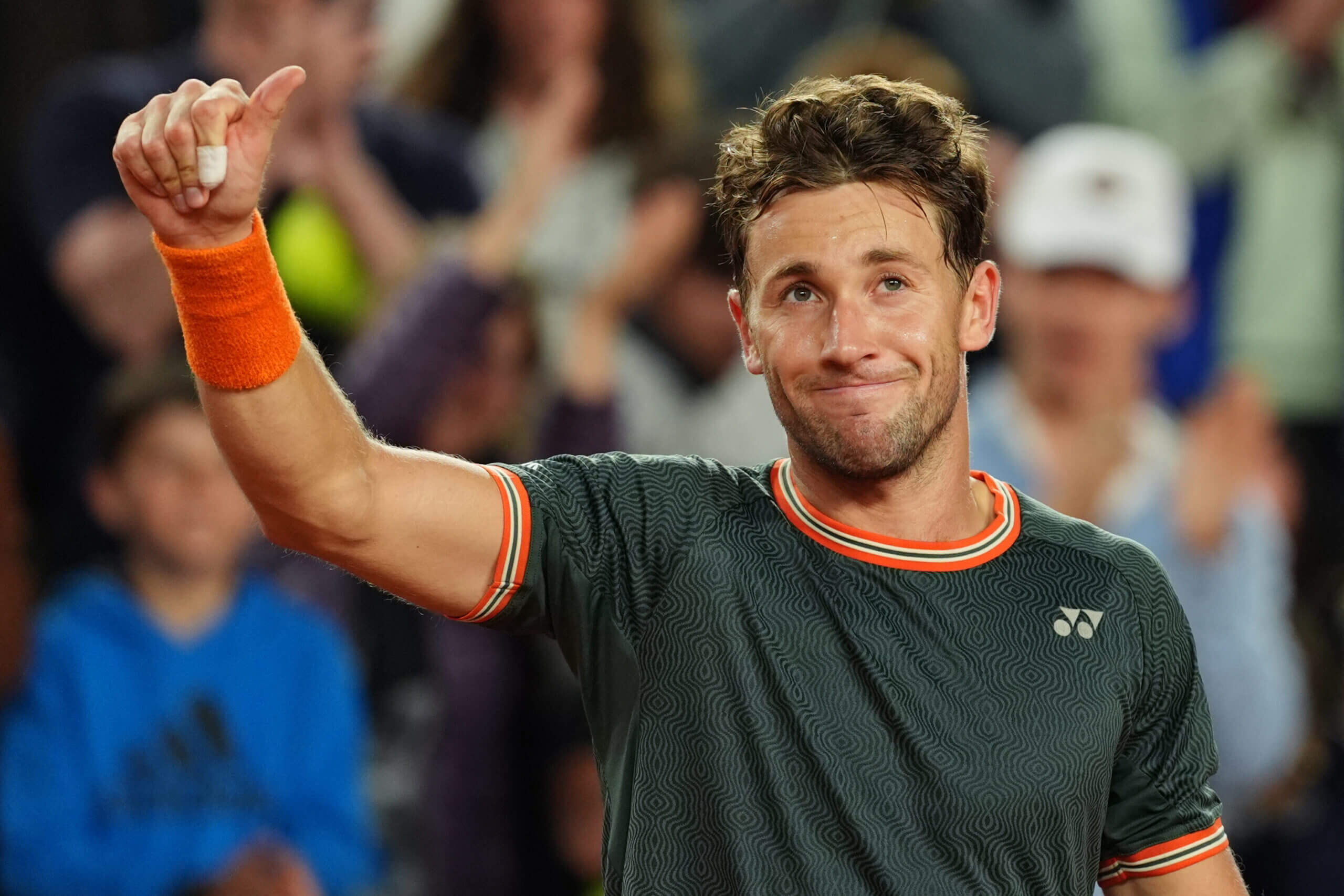 French Open 2025: Ruud's Knee Injury Costs Him Victory Against Borges French Open 2025: Ruud's Knee Injury Costs Him Victory Against Borges