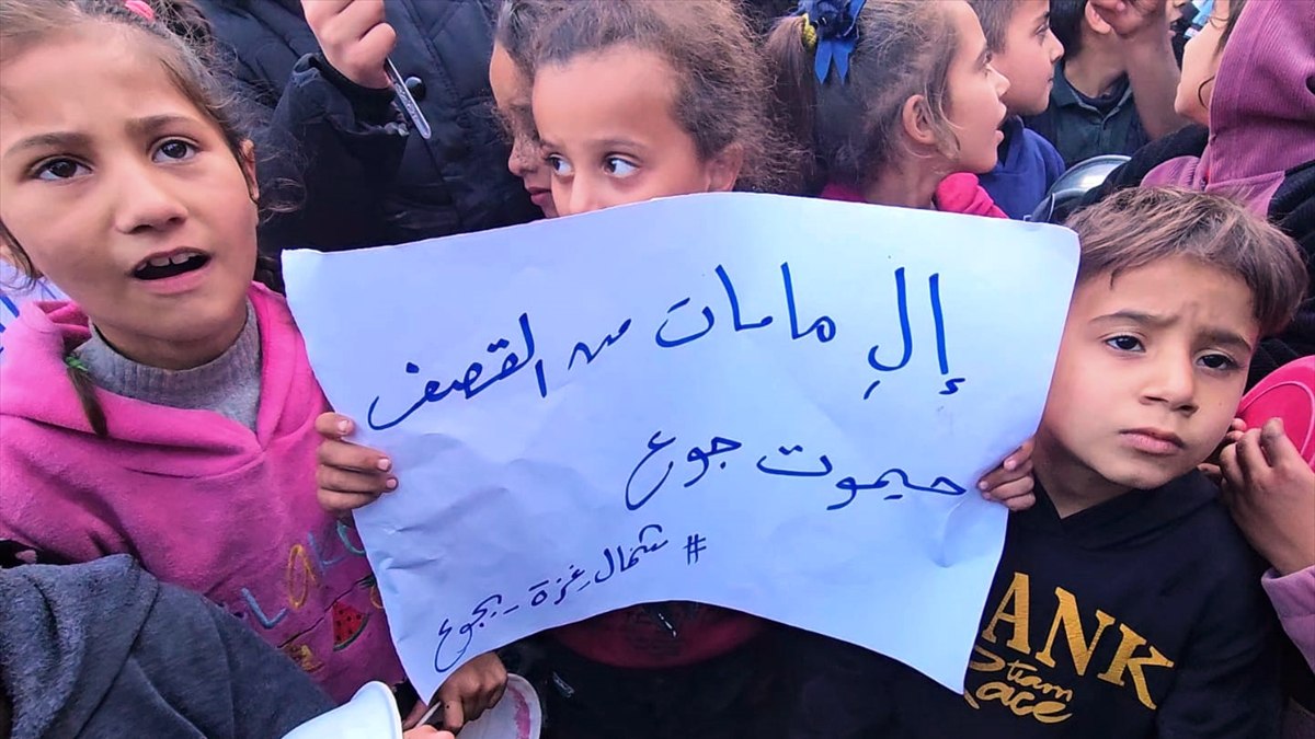 Gazze'den Yerinden Edilen Filistinlilerin Hayatta Kalma Mücadelesi Gazze'den Yerinden Edilen Filistinlilerin Hayatta Kalma Mücadelesi