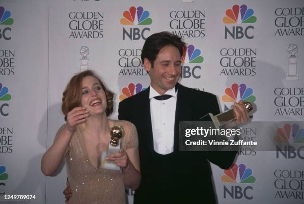 Gillian Anderson And David Duchovny Reunite On Stage At SAG Awards Gillian Anderson And David Duchovny Reunite On Stage At SAG Awards