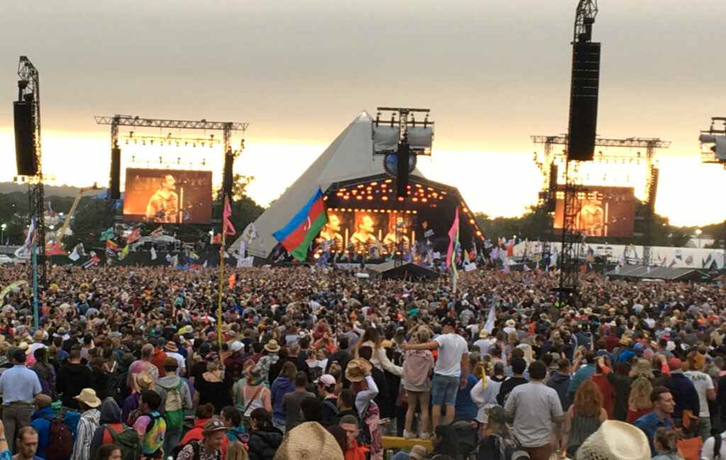 Glastonbury 2024? Unconfirmed US Band Teases Festival Performance Glastonbury 2024? Unconfirmed US Band Teases Festival Performance