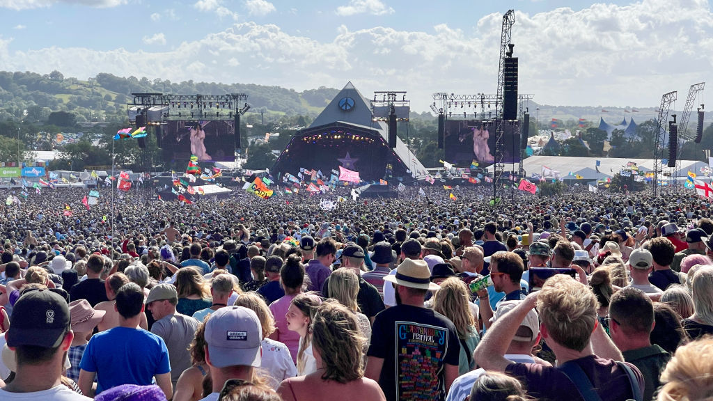 Glastonbury Festival 2024: Clashing Stage Times Leave Fans Furious Glastonbury Festival 2024: Clashing Stage Times Leave Fans Furious