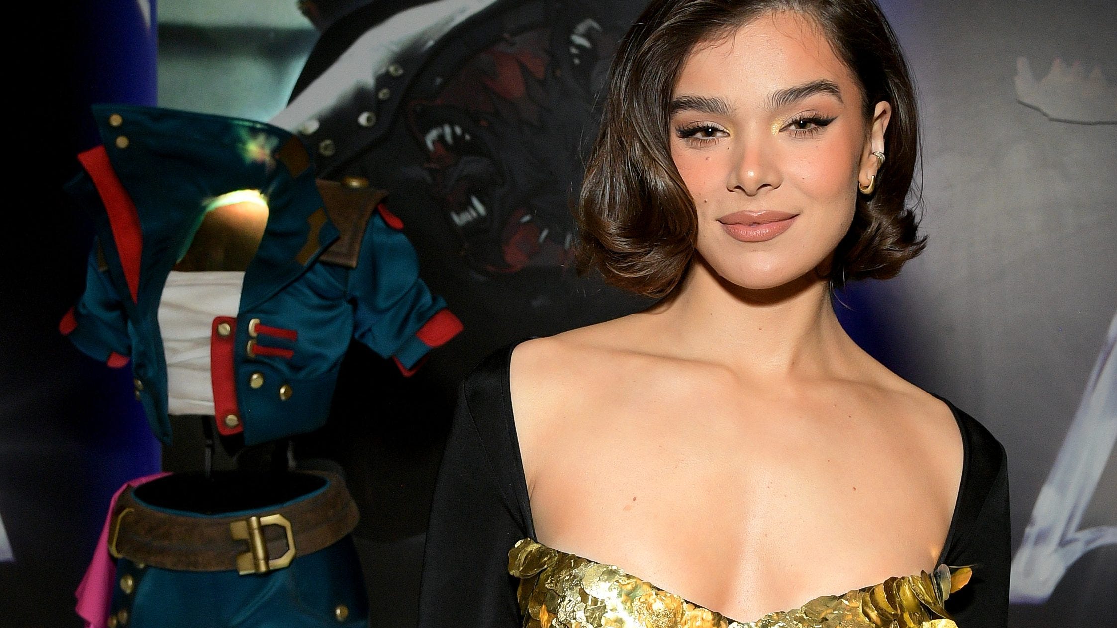 Hailee Steinfeld Supports Chiefs While Facing Hot Ones Challenge Hailee Steinfeld Supports Chiefs While Facing Hot Ones Challenge