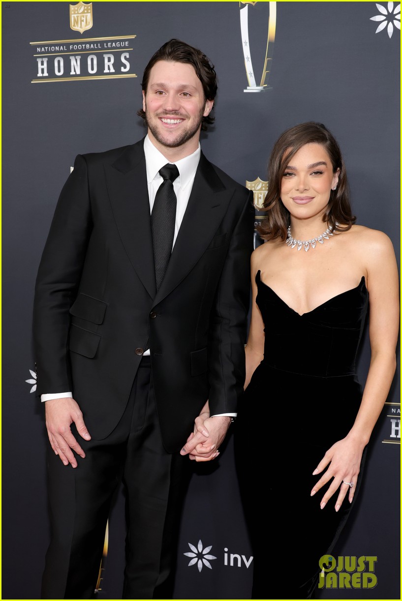 Hailee Steinfeld's Engagement To Josh Allen: A Look At Her Public Statement Hailee Steinfeld's Engagement To Josh Allen: A Look At Her Public Statement