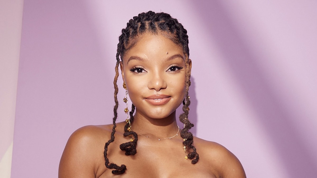 Halle Bailey Celebrates 25th Birthday: Photos, Cake, And Love Halle Bailey Celebrates 25th Birthday: Photos, Cake, And Love