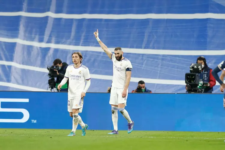 Hargreaves Predicts Arsenal-PSG Champions League Showdown Hargreaves Predicts Arsenal-PSG Champions League Showdown