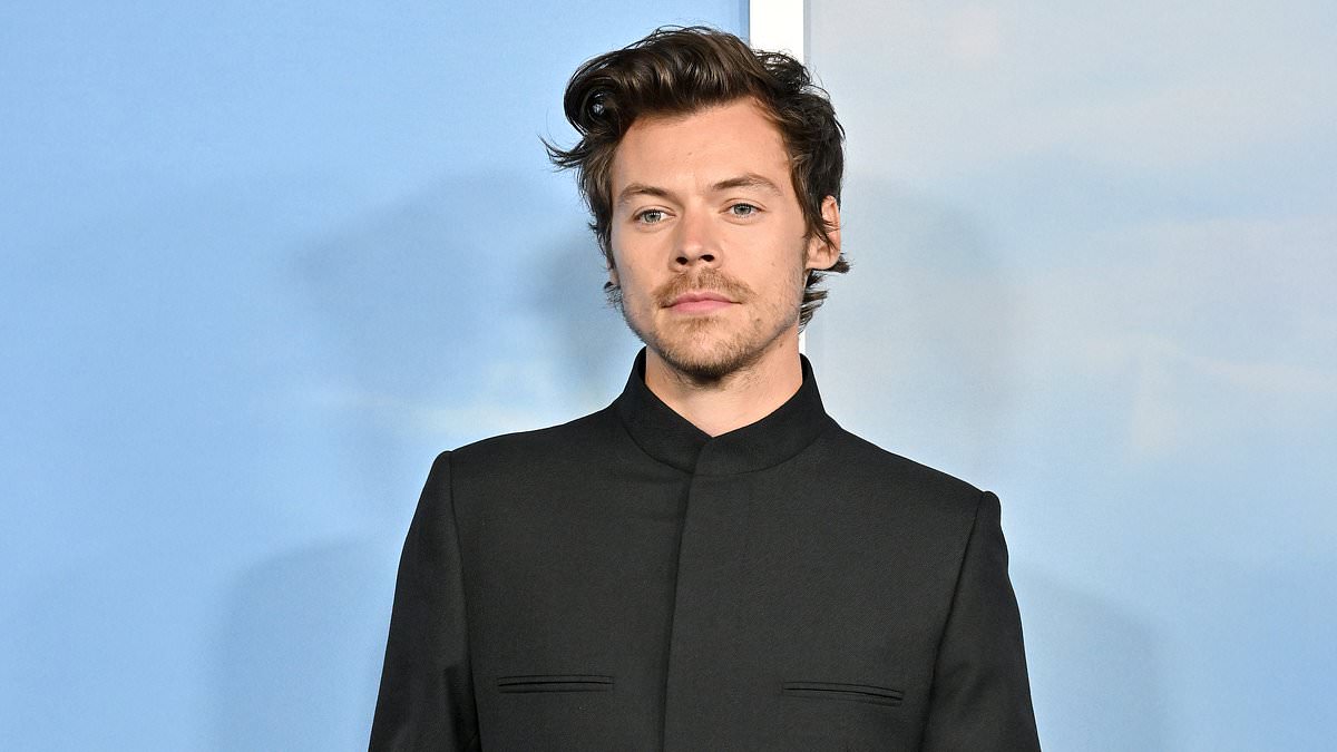 Harry Styles Reacts To Awful SNL Impression: His Devastated Response Harry Styles Reacts To Awful SNL Impression: His Devastated Response