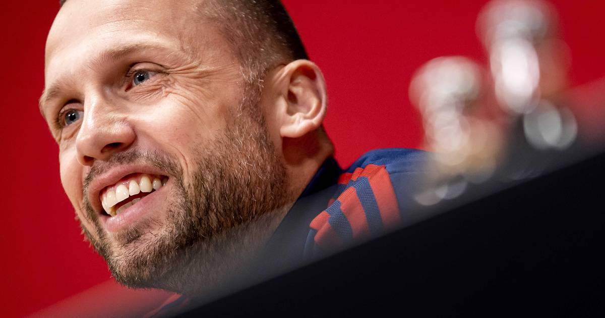 Heitinga Keert Mogelijk Terug Als Ajax-trainer Heitinga Keert Mogelijk Terug Als Ajax-trainer