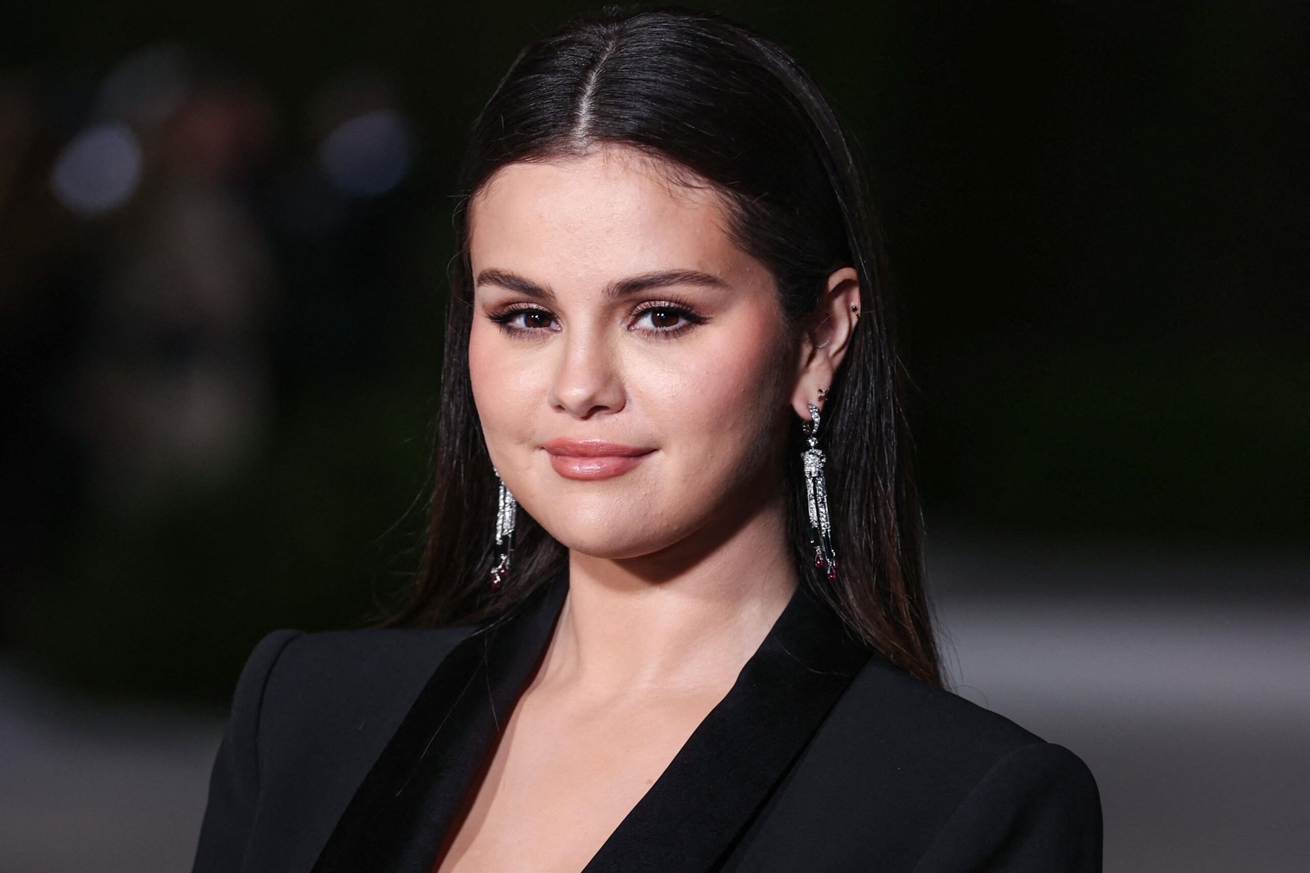 High-Waisted Suit Trend: Selena Gomez's 80s Office Style High-Waisted Suit Trend: Selena Gomez's 80s Office Style