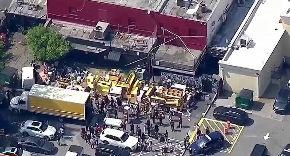 ICE Arrest Leads To Crowd Intervention And Chaos: CNN Report ICE Arrest Leads To Crowd Intervention And Chaos: CNN Report