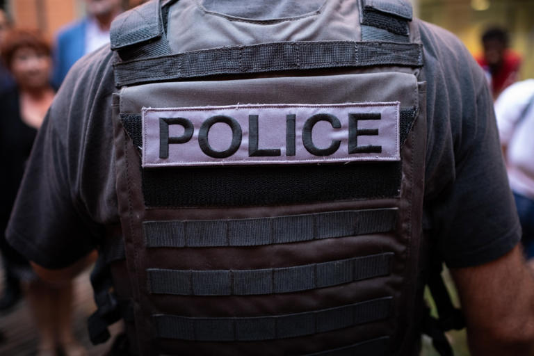Incident À Cannes: Un Migrant Sous OQTF Agresse Une Mère Et Son Fils Avec Un Cutter Incident À Cannes: Un Migrant Sous OQTF Agresse Une Mère Et Son Fils Avec Un Cutter