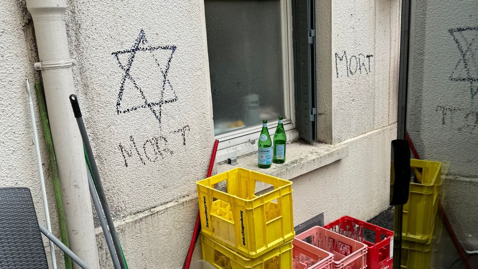 INFO BFM Lyon : Incident À La Synagogue De Caluire-et-Cuire - Un Suspect Arrêté INFO BFM Lyon : Incident À La Synagogue De Caluire-et-Cuire - Un Suspect Arrêté