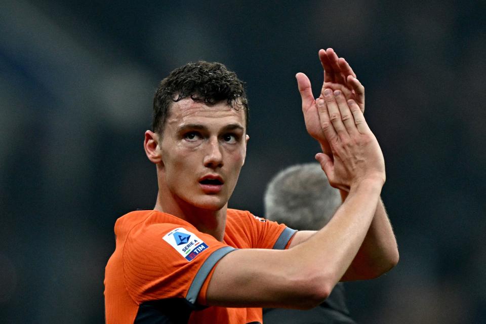 Inter Milan Faces Goalkeeping Dilemma After Sommer's Thumb Injury Inter Milan Faces Goalkeeping Dilemma After Sommer's Thumb Injury