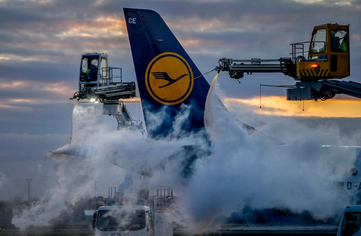 Investigation Uncovers 10-Minute Unpiloted Lufthansa Flight Following Co-pilot's Medical Emergency Investigation Uncovers 10-Minute Unpiloted Lufthansa Flight Following Co-pilot's Medical Emergency