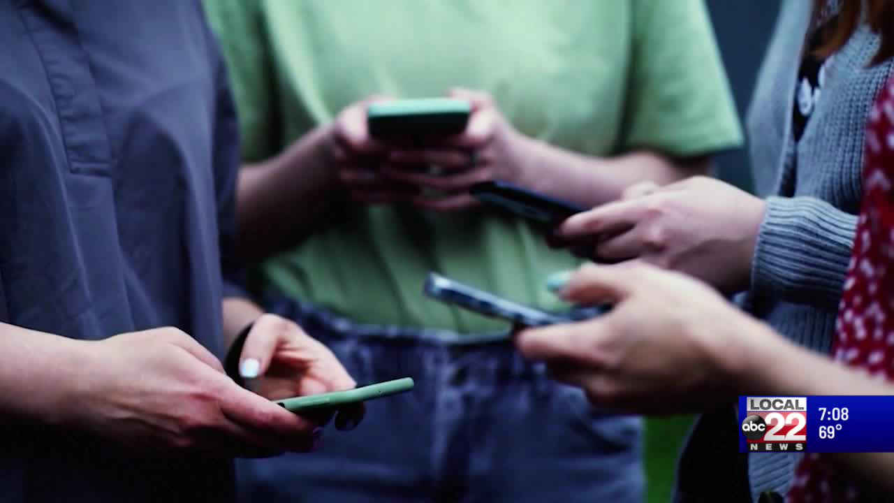 Iowa's New Law Restricts Cell Phone Use In Schools