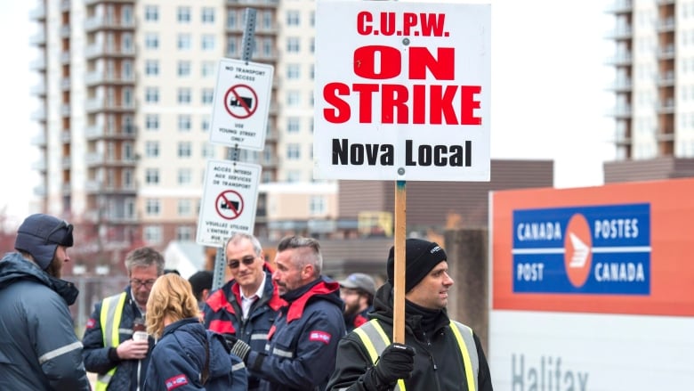 Is Canada Post Effectively Bankrupt? A New Report Advocates For Delivery Changes Is Canada Post Effectively Bankrupt? A New Report Advocates For Delivery Changes