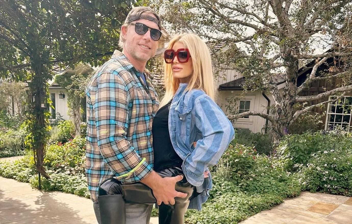 Is Jessica Simpson's New Song A Cryptic Confession Of Eric Johnson's Infidelity? Is Jessica Simpson's New Song A Cryptic Confession Of Eric Johnson's Infidelity?