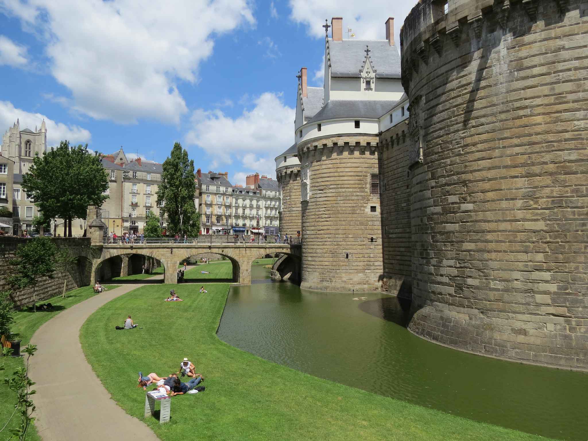 Itinéraires Cyclistes En Loire-Atlantique : Nantes, Le Vignoble Et L'Estuaire Itinéraires Cyclistes En Loire-Atlantique : Nantes, Le Vignoble Et L'Estuaire