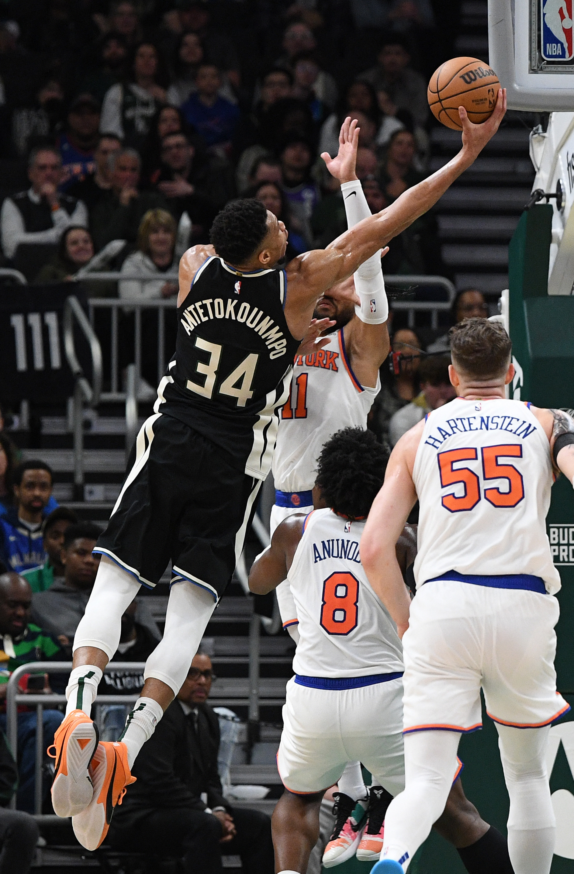 Jalen Brunson Exits Knicks Vs. Lakers Game After Overtime Ankle Roll Jalen Brunson Exits Knicks Vs. Lakers Game After Overtime Ankle Roll