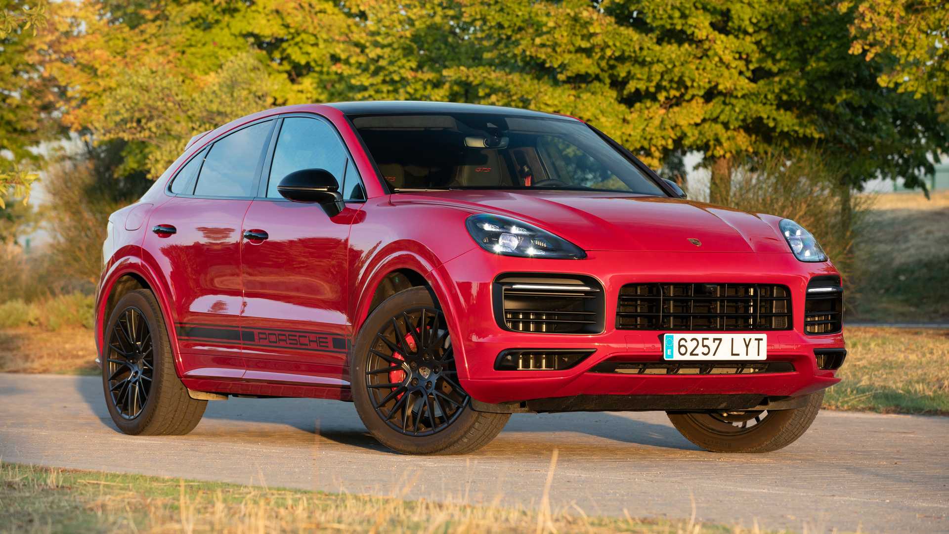 Jazda Porsche Cayenne GTS Coupe: Czy Spełnia Oczekiwania? Jazda Porsche Cayenne GTS Coupe: Czy Spełnia Oczekiwania?