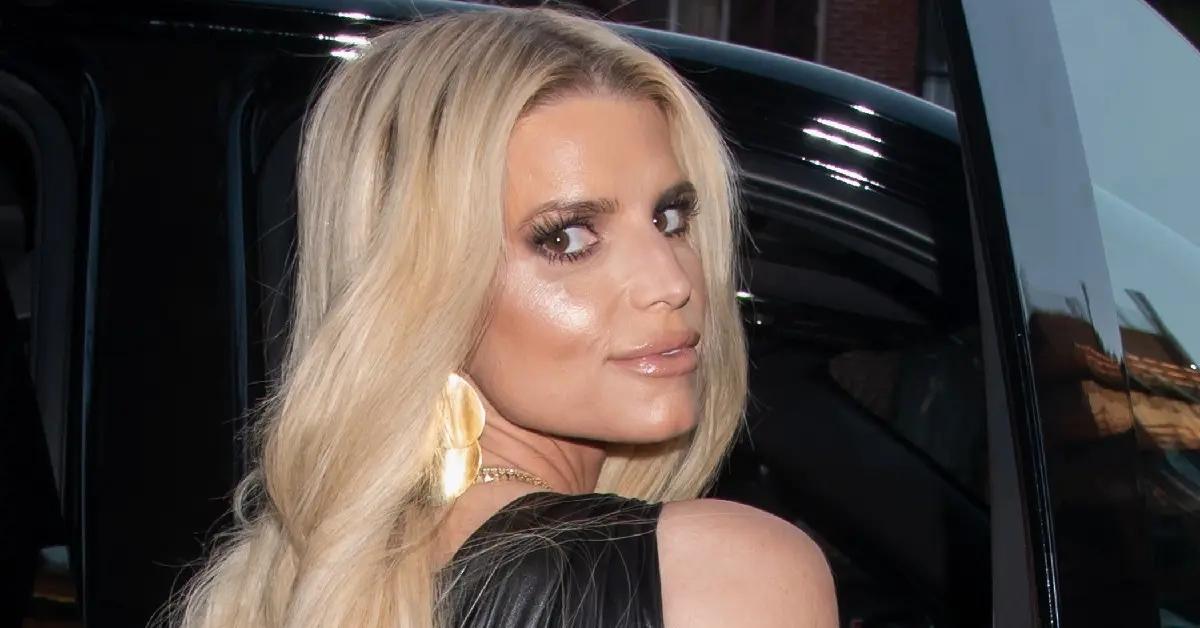 Jessica Simpson And Jeremy Renner: Exploring Their Reported Flirtation Jessica Simpson And Jeremy Renner: Exploring Their Reported Flirtation