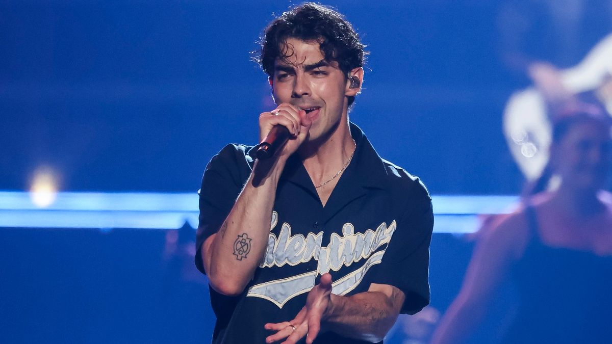Joe Jonas Addresses Married Couple's Argument Involving Him Joe Jonas Addresses Married Couple's Argument Involving Him