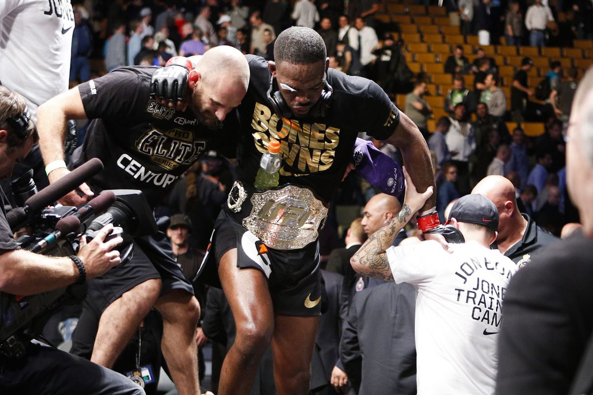 Jon Jones Reveals Fight Injury Sustained During Hasbulla Sparring Jon Jones Reveals Fight Injury Sustained During Hasbulla Sparring