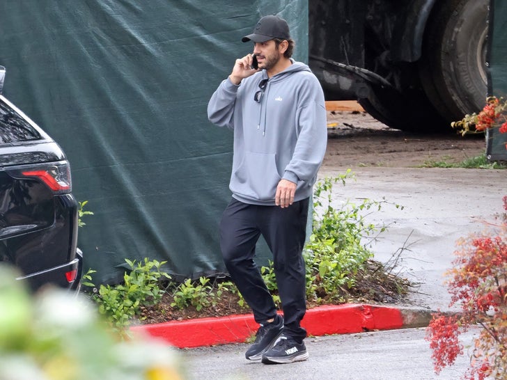 Jonathan Davino And Sydney Sweeney: Breakup Speculation Following L.A. Sighting Jonathan Davino And Sydney Sweeney: Breakup Speculation Following L.A. Sighting