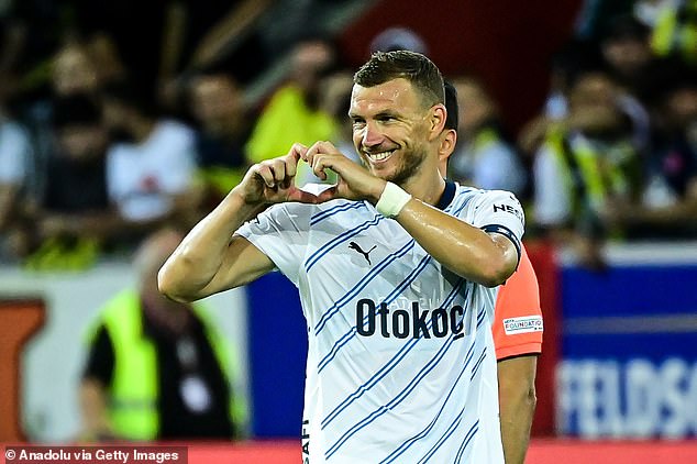 Jose Mourinho'nun Dzeko Ve Tadic Ile Oynadığı Oyun Jose Mourinho'nun Dzeko Ve Tadic Ile Oynadığı Oyun