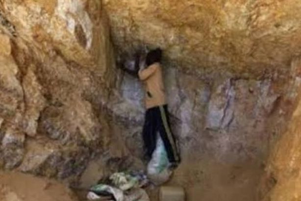 جريمة مروعة في فرنسا: تفاصيل جديدة في قضية دفن أفراد الأسرة جريمة مروعة في فرنسا: تفاصيل جديدة في قضية دفن أفراد الأسرة