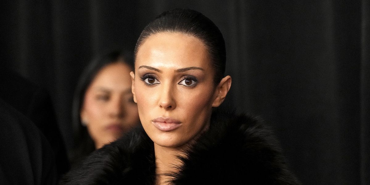 Julia Fox's Risqué Outfit: Kanye West's Ex Imitating Bianca Censori? Julia Fox's Risqué Outfit: Kanye West's Ex Imitating Bianca Censori?