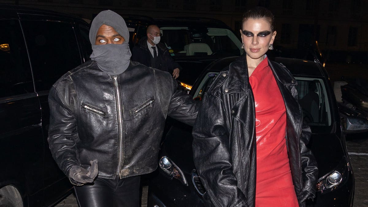 Kanye West's Ex, Julia Fox, Accused Of Copying Bianca Censori's Style Kanye West's Ex, Julia Fox, Accused Of Copying Bianca Censori's Style