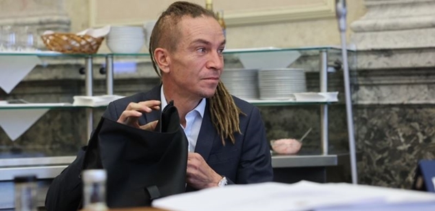 Kauza ČT: Vyloučení Novinářů Deníku N A Seznam Zpráv Z Brífinku Kauza ČT: Vyloučení Novinářů Deníku N A Seznam Zpráv Z Brífinku