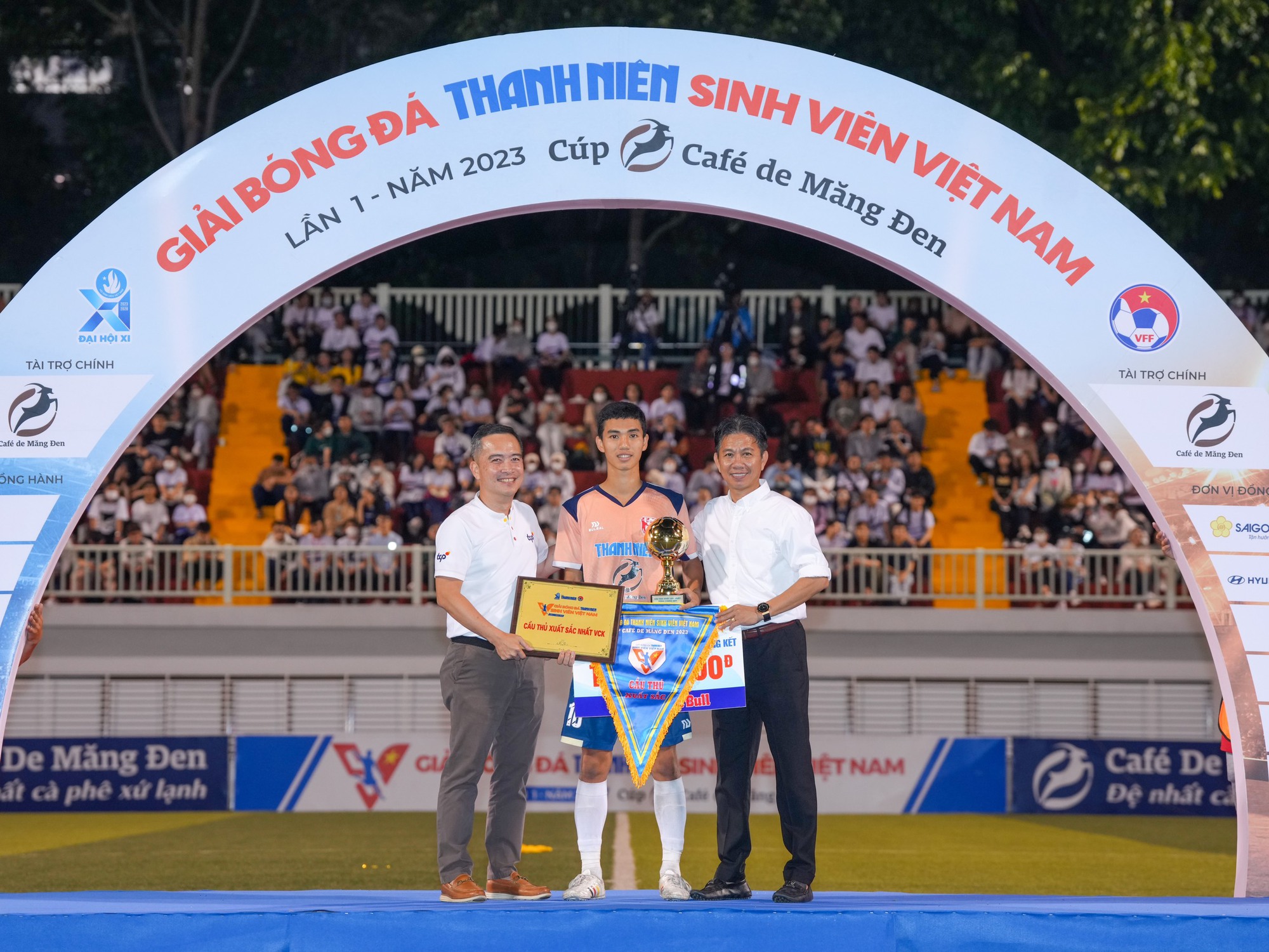 Khám Phá Nhà Vô Địch Đầu Tiên Của Giải Bóng Đá Thanh Niên Sinh Viên Quốc Tế