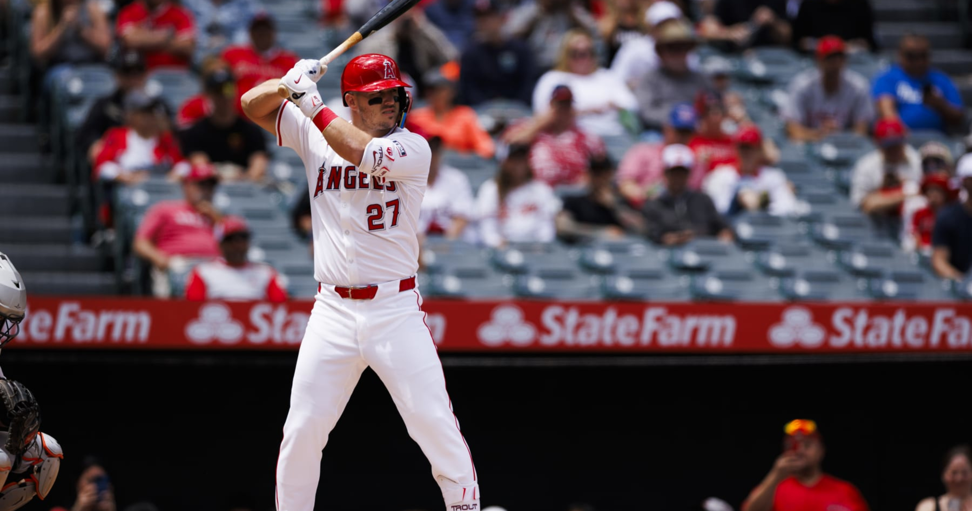 Knee Injury Forces Mike Trout Out; Angels Extend Losing Streak To Five Knee Injury Forces Mike Trout Out; Angels Extend Losing Streak To Five