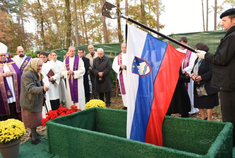 Kočani In Okolica Žalujejo: Pokop Žrtev Požara Kočani In Okolica Žalujejo: Pokop Žrtev Požara