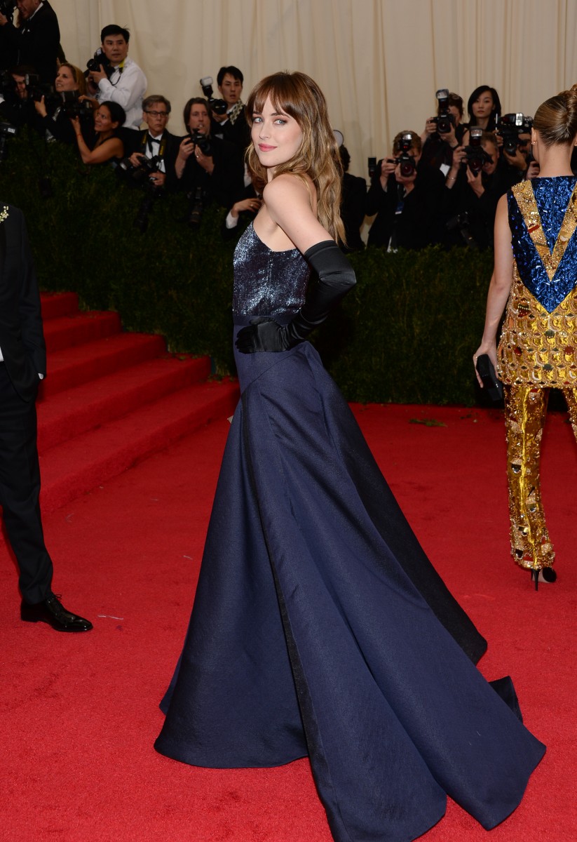 Kraujingos Plintos Nuotraukos: Dakota Johnson Ir Skandalingas Įvykis Kraujingos Plintos Nuotraukos: Dakota Johnson Ir Skandalingas Įvykis