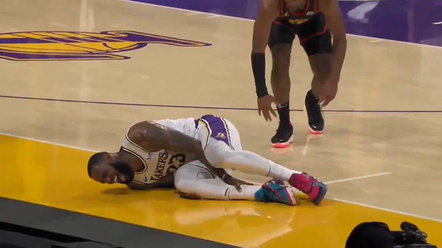 LeBron James' Knee Injury Forces Met Gala Absence LeBron James' Knee Injury Forces Met Gala Absence