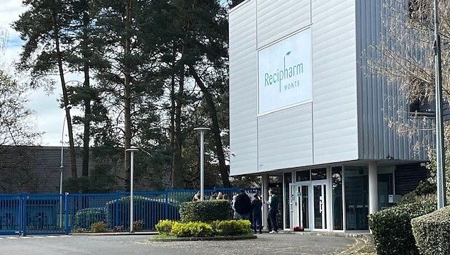 Le Combat Des Salariés D'Amilly Contre La Vente De L'usine Sanofi Le Combat Des Salariés D'Amilly Contre La Vente De L'usine Sanofi