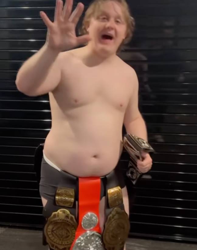 Lewis Capaldi En WWE SmackDown: Su Regreso Tras Problemas De Salud Lewis Capaldi En WWE SmackDown: Su Regreso Tras Problemas De Salud