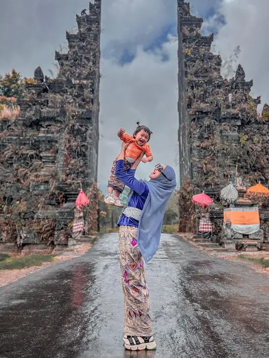 Liburan Lebaran Ria Ricis Dan Moana: 7 Momen Seru Di Bali Dan Sumba Liburan Lebaran Ria Ricis Dan Moana: 7 Momen Seru Di Bali Dan Sumba