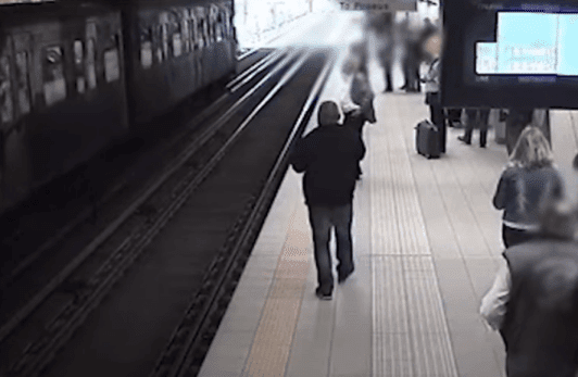 Ληστεία Καλωδίων Ηλεκτρικών Αυτοκινήτων: Βίντεο Καταγράφει Τη Δράση Των Δραστών Ληστεία Καλωδίων Ηλεκτρικών Αυτοκινήτων: Βίντεο Καταγράφει Τη Δράση Των Δραστών