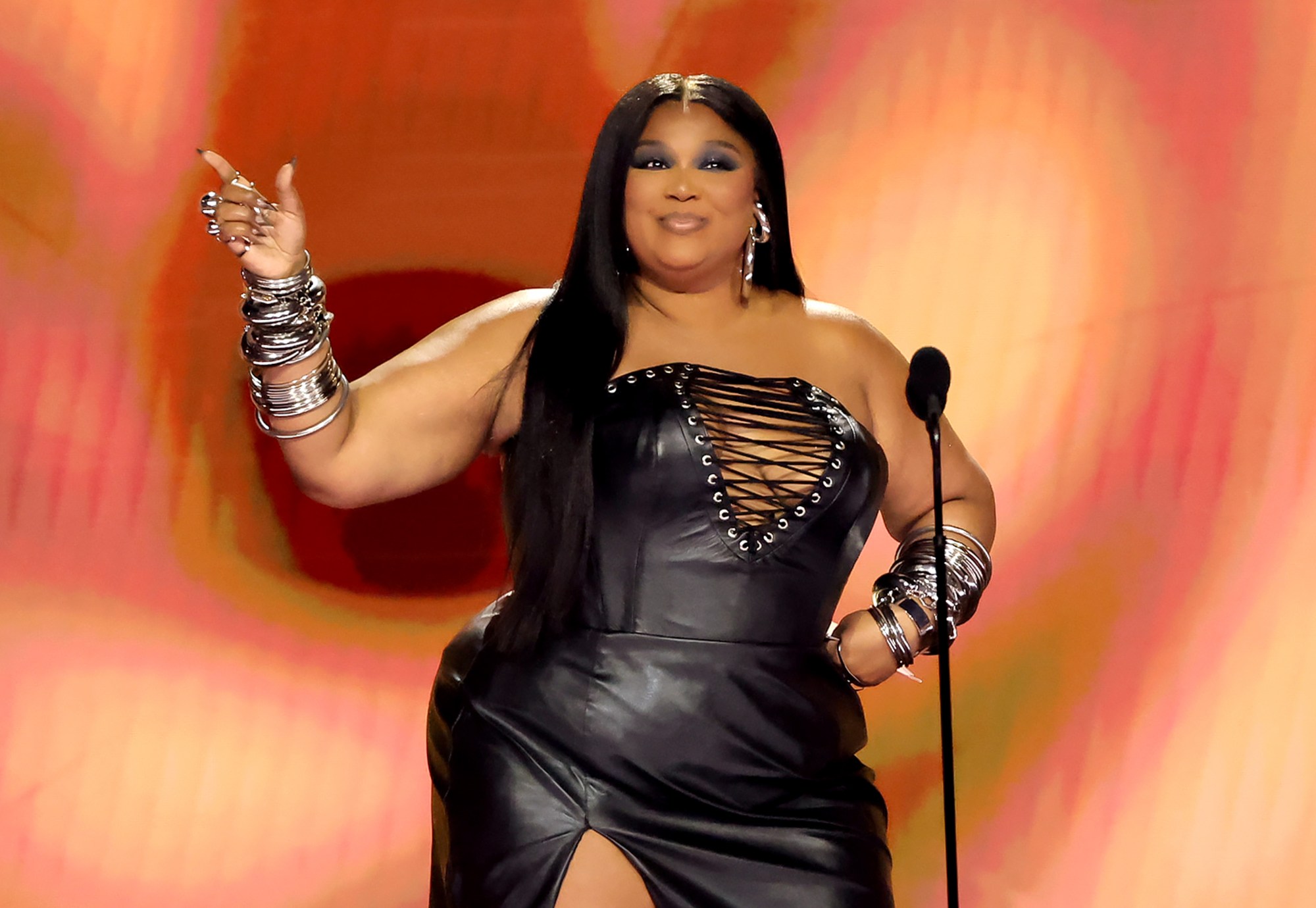 Lizzo's Show-Stopping Curves Take Center Stage In LA Lizzo's Show-Stopping Curves Take Center Stage In LA