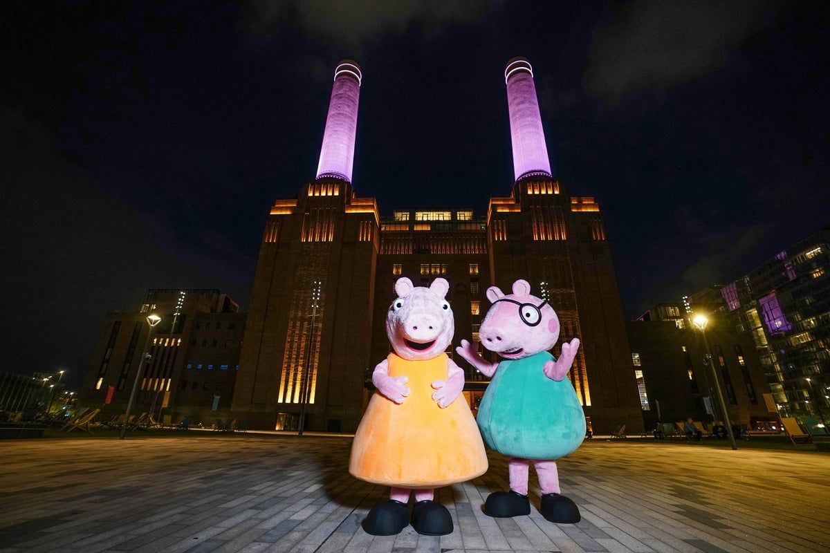 London Landmark Hosts Mummy Pig's Spectacular Gender Reveal London Landmark Hosts Mummy Pig's Spectacular Gender Reveal