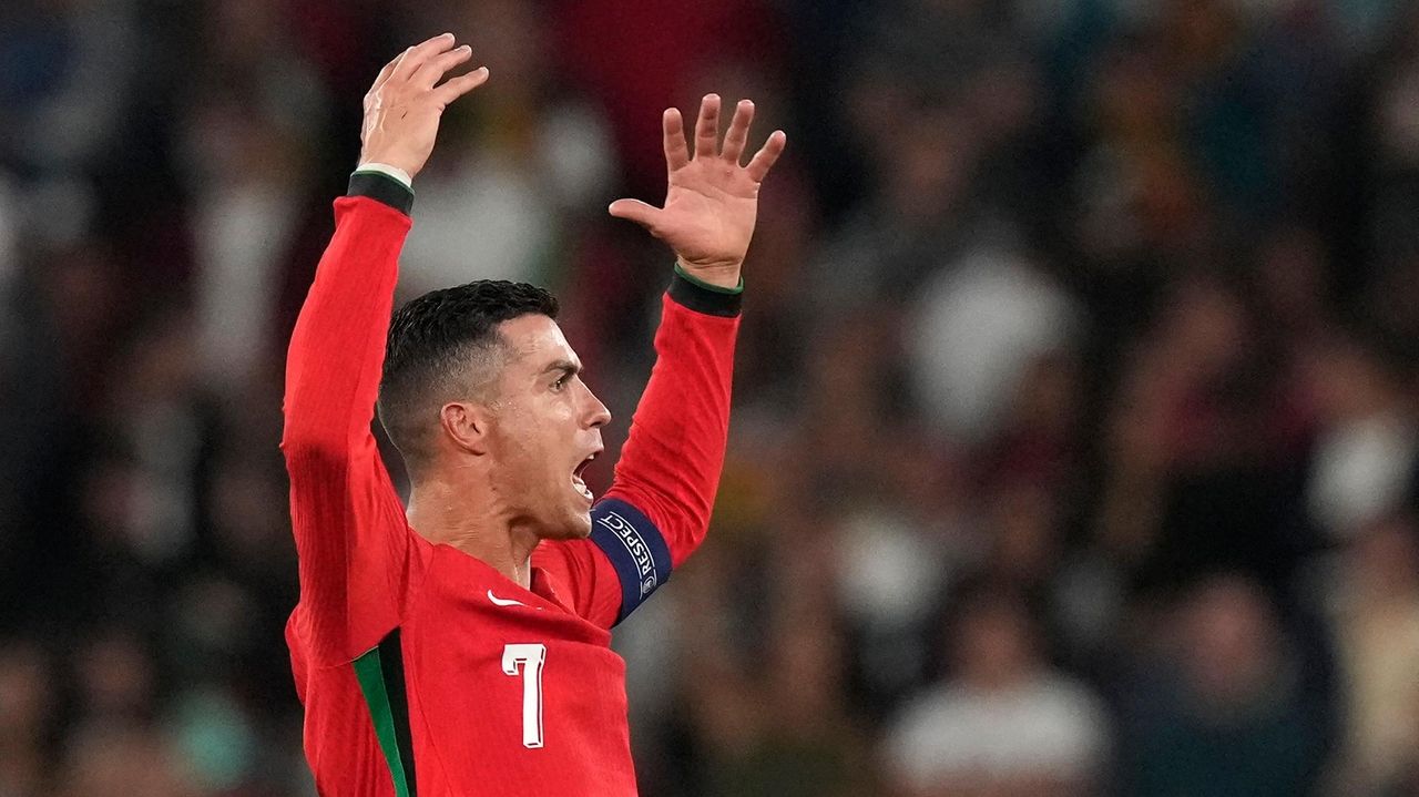Luis Castro Attacks Ten Hag Over Ronaldo Situation Luis Castro Attacks Ten Hag Over Ronaldo Situation